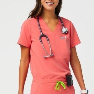 Figs Coral scrub top size XL